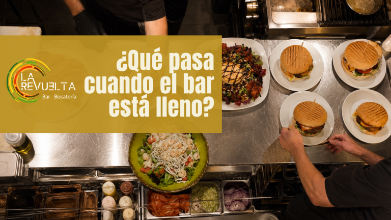 Cocina de bar en Zaragoza trabajando cuando La Revuelta está llena